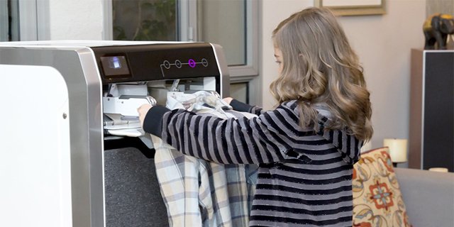 Découvrez la machine a plier le linge FoldiMate : fonctionnement, avantages, compatibilité textile et prix pour un linge plié et repassé sans effort.